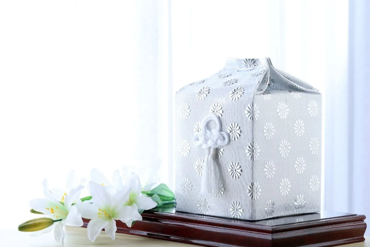 遺品整理で発見された遺骨の対処法、合祀墓や納骨堂を使った供養方法